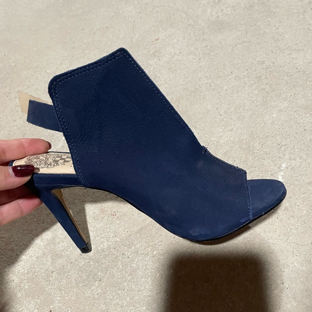 Size 4 Vince Camuto